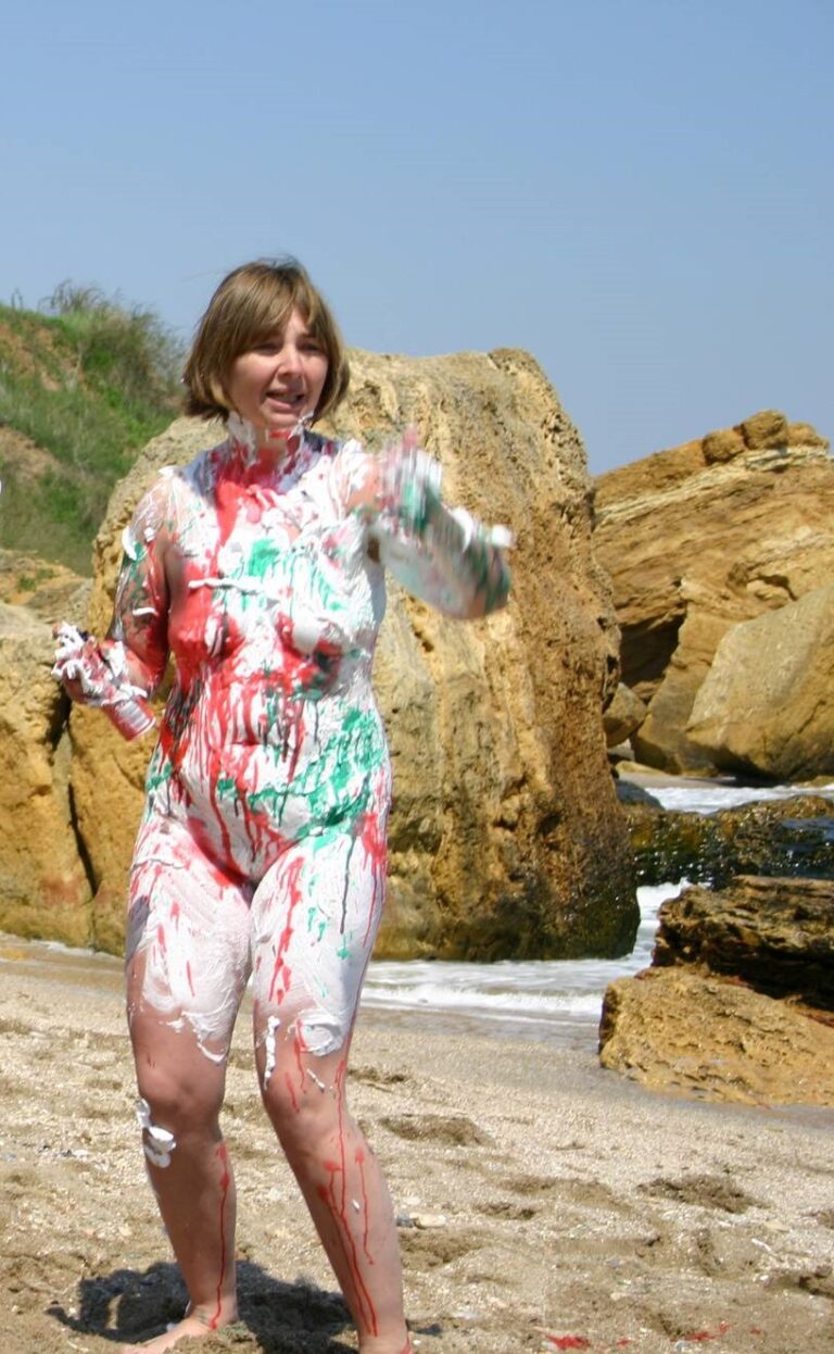 Beach Paint Fight Initiation – Celebrating Pure Naturism with Vibrant Photos and Fun Activities